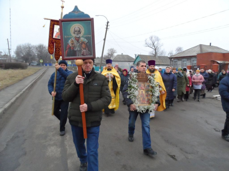 Божественной литургией отметили главное храмовое торжество в Свято-Никольском храме пос. Чертково округа