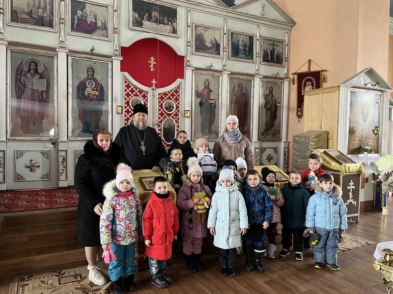 Встреча священника с воспитанниками детского сада станицы Обливской