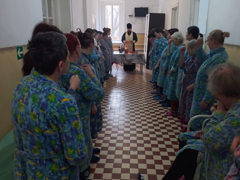 Иерей Георгий Лукащук посетил психиатрическую больницу в хуторе Мало-Токмацкий