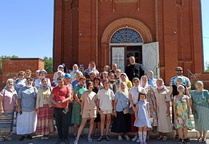 Паломничество в храмы города Каменск-Шахтинский проведено сотрудниками Паломнического отдела Шахтинской епархии 