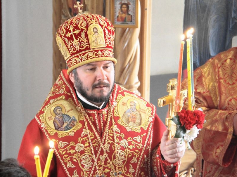 В пятницу Светлой седмицы епископ Симон совершил Пасхальную утреню в Донском храме Архиерейского подворья в честь Донской иконы Божией Матери г. Новошахтинска