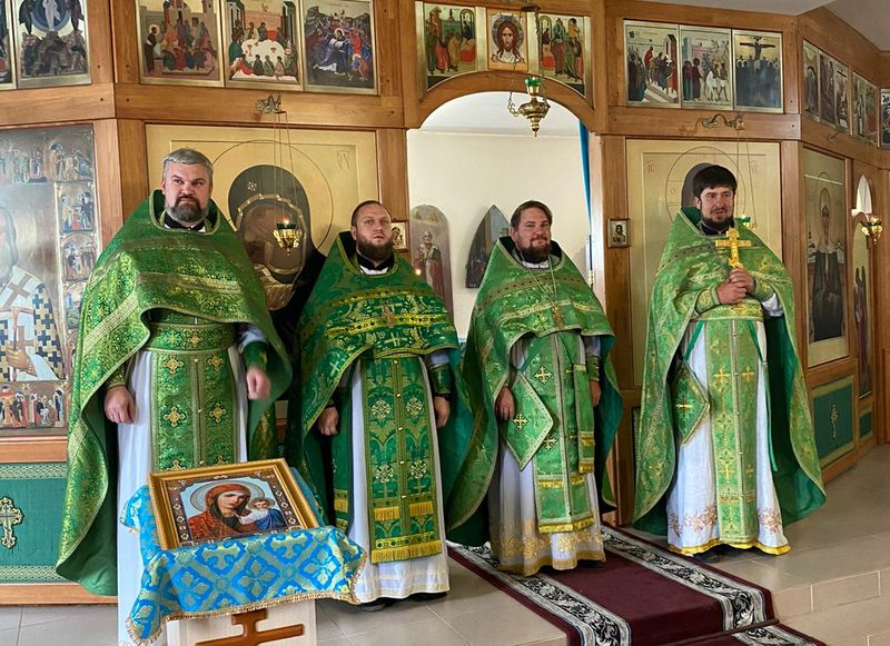 В храме святой Матроны Московской города Донецка в день памяти святого благоверного князя Александра Невского состоялось соборное богослужение