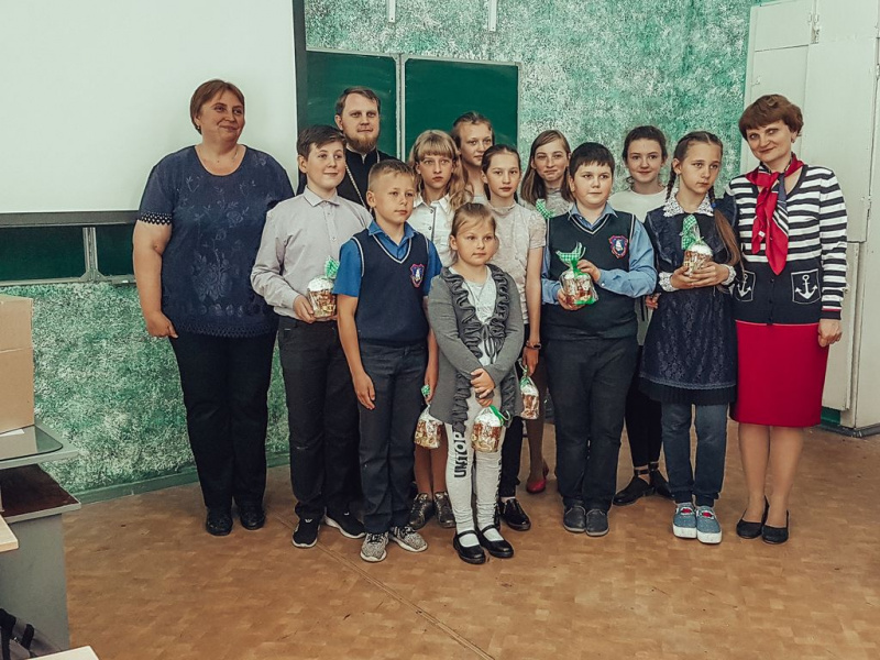 В гимназии им. Чехова г. Зверево прошел утренник в виде открытого урока, посвященный Пасхе Христовой
