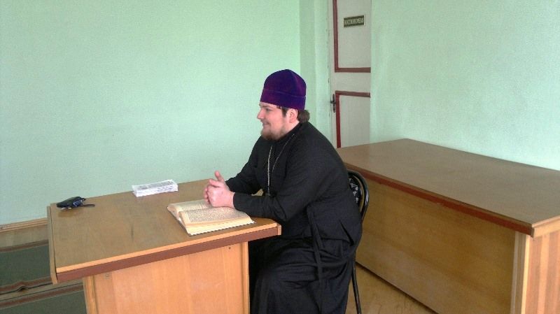 С жителями г. Донецка священники регулярно проводят духовно-просветительские беседы