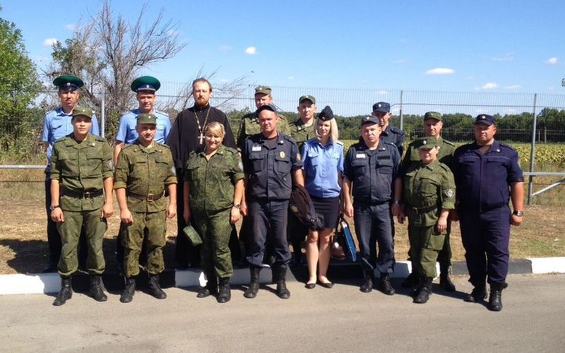 Благочинный приходов Новошахтинского округа провел духовно-нравственную беседу с личным составом КПП «Новошахтинск»