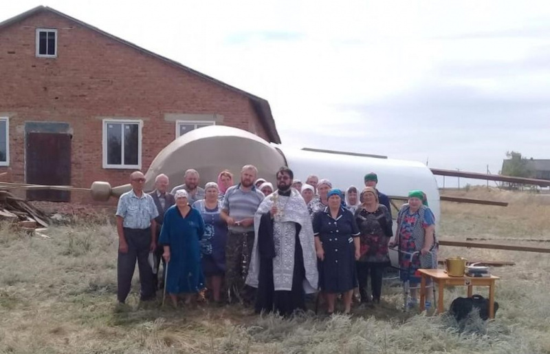 В хут. Пономари Кашарского района состоялась встреча православных жителей хутора и благочинного Кашарского округа протоиерея Игоря Жевердан