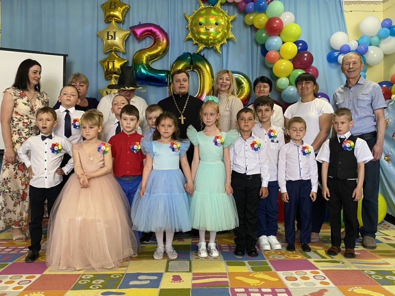Иерей Игорь Лосев напутствовал выпускников детского сада