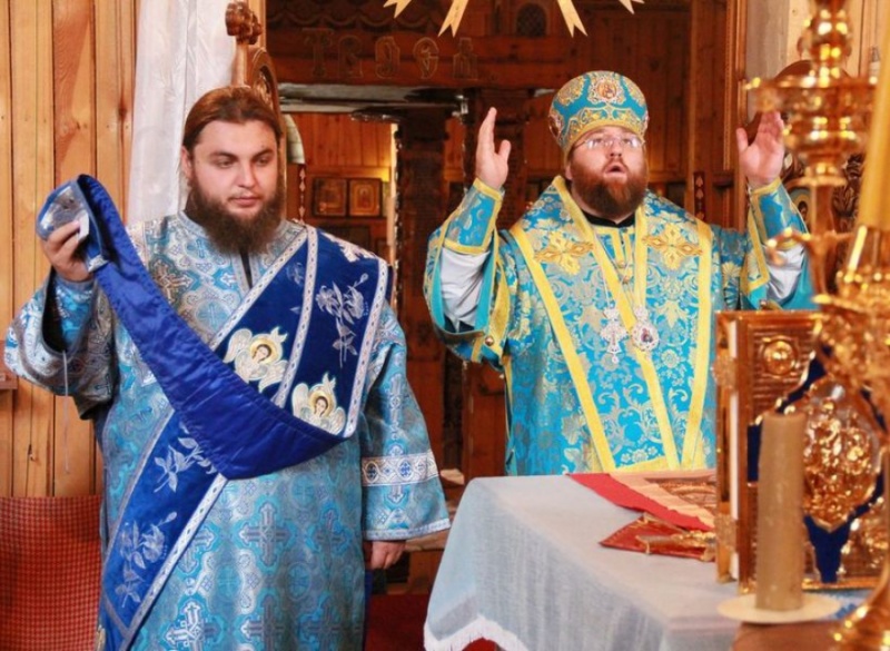 Преосвященнейший епископ Игнатий возглавил торжества по случаю малого престольного праздника Никольского храма г. Новошахтинска