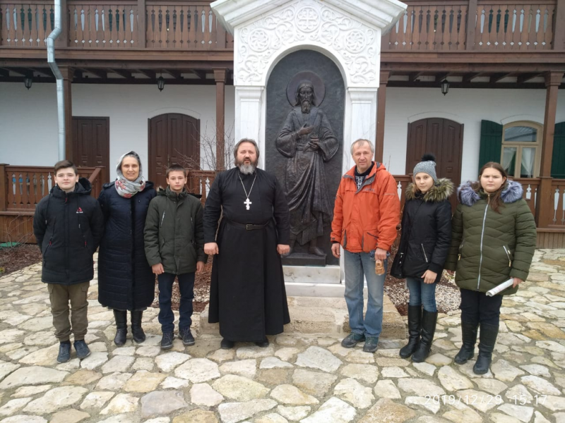 Прихожане Петропавловского храма хутора Каменный Брод Родионо-несветайского района совершили паломническую поездку в г. Таганрог 