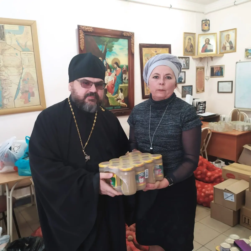 Покровский приход г. Новошахтинского принял активное участие в сборе гуманитарной помощи для беженцев из Донбасса