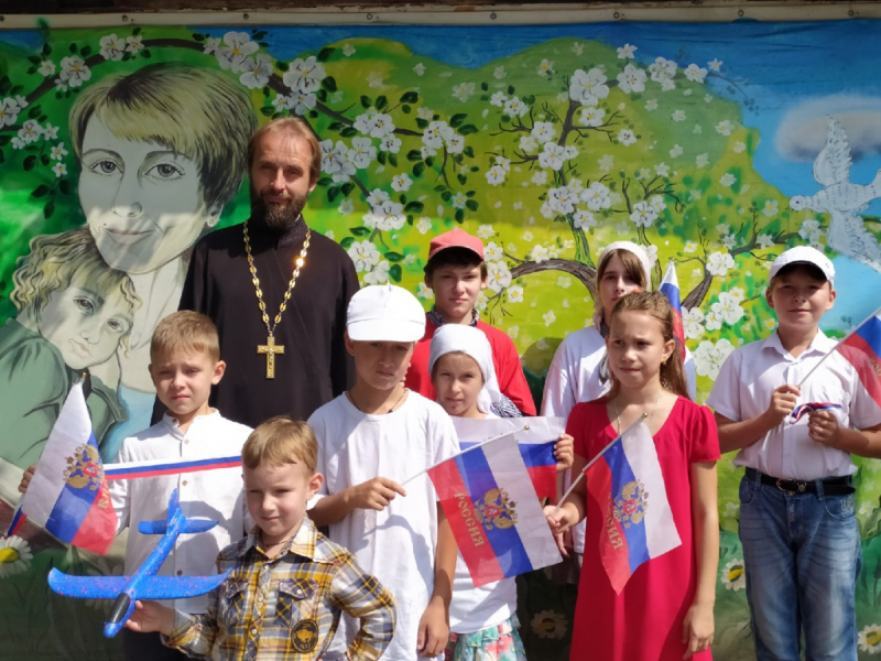 Для учащихся воскресной школы «Благовест» ко Дню государственного флага Российской Федерации была организована тематическая встреча