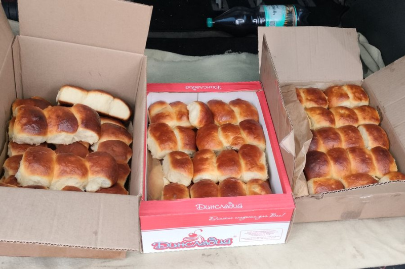 Пирожки для воинов передали прихожане сулинского храма