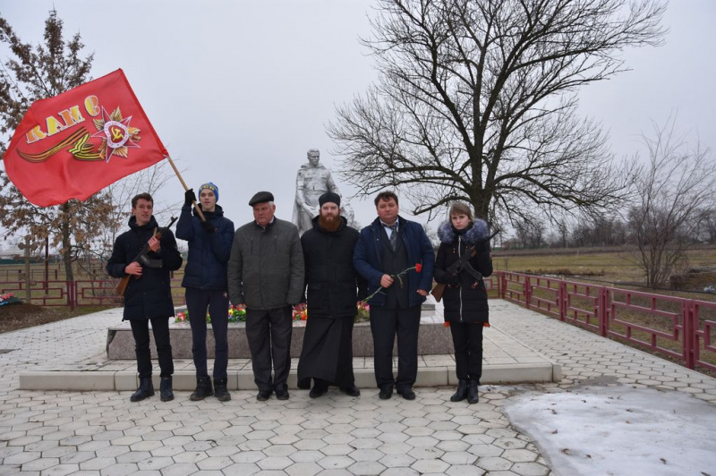 Настоятель храма апостола и евангелиста Иоанна Богослова иерей Андрей Павленков принял участие в митинге, посвященном дню освобождения хутора Красный от немецко-фашистских захватчиков в 1943 году