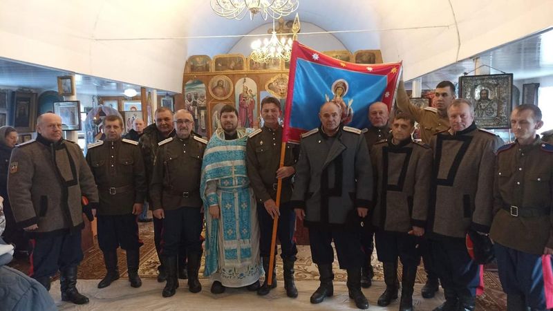 В Свято-Покровском храме станицы Мешковской прошел чин освящения знамени Верхне-Донского округа   