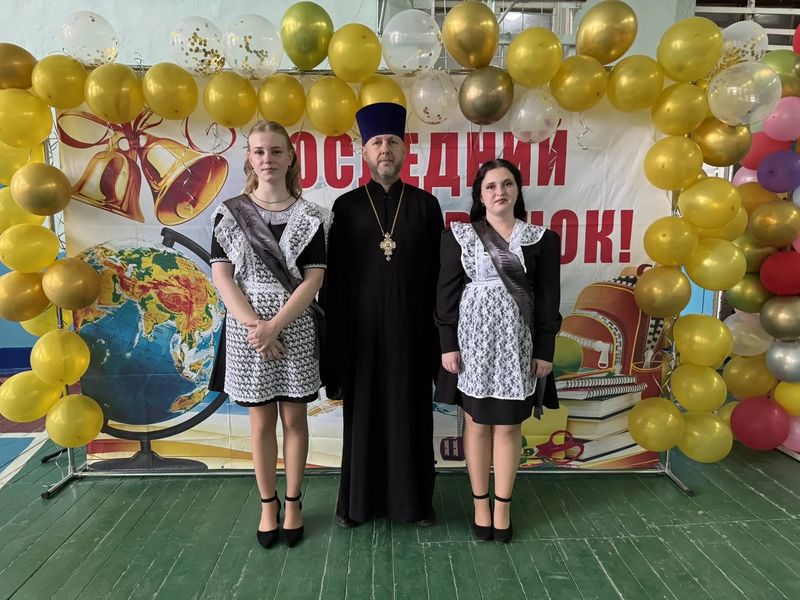 В казачьей школе станицы Манычской прошёл праздник Последнего звонка