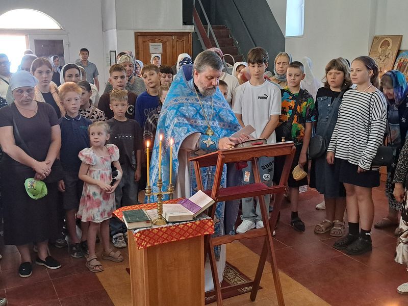 В поселке Майском отслужен молебен на начало учебного года