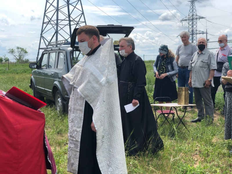 В Донецке в день памяти святого благоверного великого князя Димитрия Донского иерей Владимир Татаркин совершил водосвятный молебен с акафистным пением 