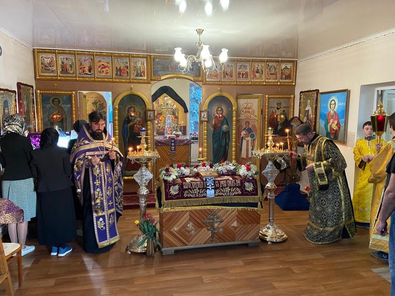Утреня с чином погребения Плащаницы в Никольском храме слободы Кашары