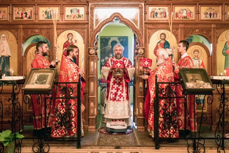 В престольный праздник Преосвященнейший епископ Симон совершил Божественную литургию в храме святой блаженной Ксении Петербургской города Шахты