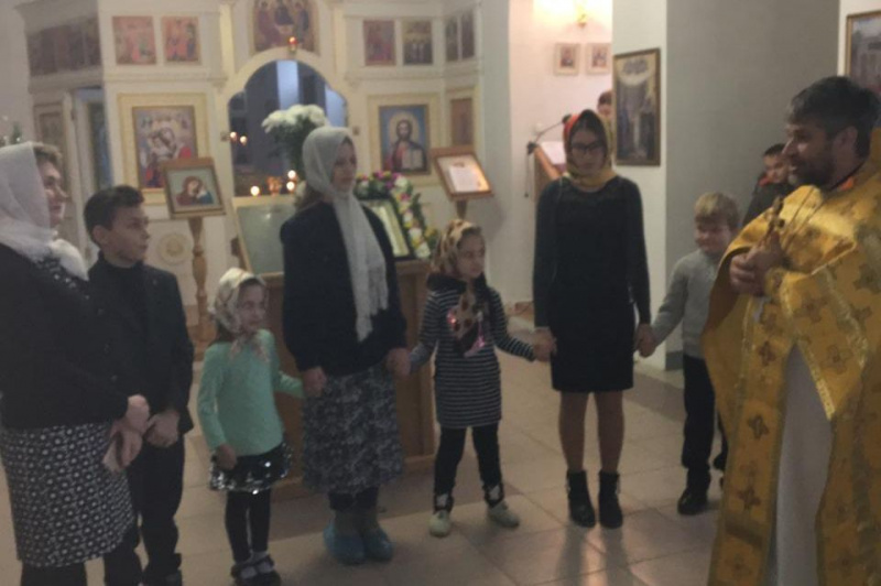 В храме святого благоверного князя Александра Невского г. Красный Сулин прошел Рождественский концерт