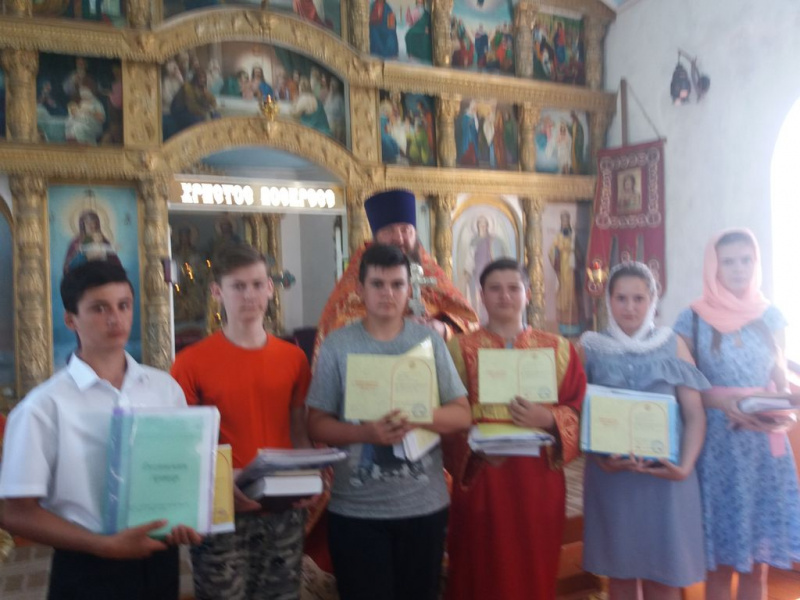 В воскресной группе «Преображение» при храме святителя Тихона Задонского пос. Тарасовский состоялся первый выпуск учащихся