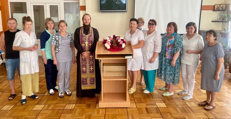 Священник посетил Лечебно-реабилитационный центр № 2