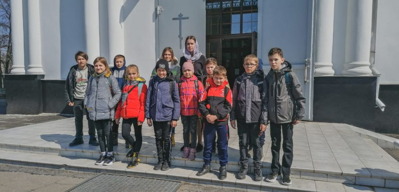 В храме Донецкого Успенского Архиерейского подворья прошла экскурсия для учащихся школы № 1 г. Донецка