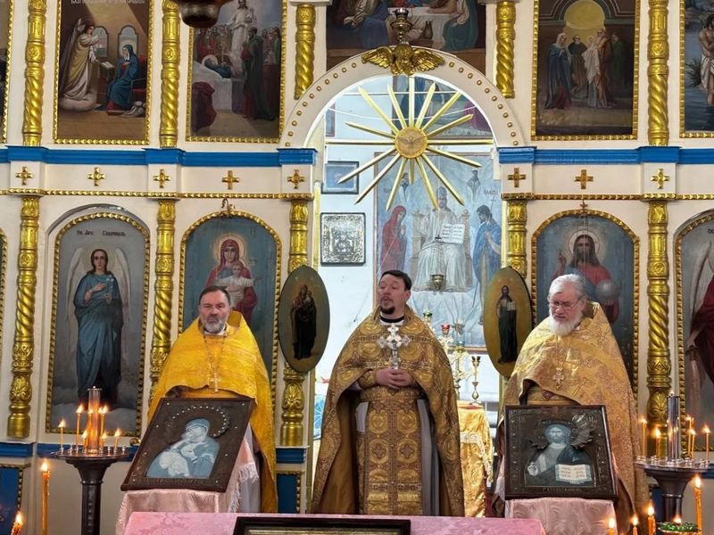 В День памяти святителя Николая Чудотворца в Никольском храме станицы Еланской отметили престольный праздник   