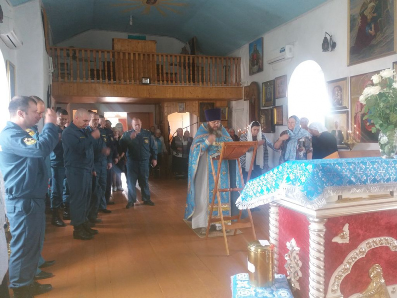 В храме святителя Тихона Задонского пос. Тарасовский был отслужен молебен Пресвятой Богородиц перед иконой Неопалимая купина