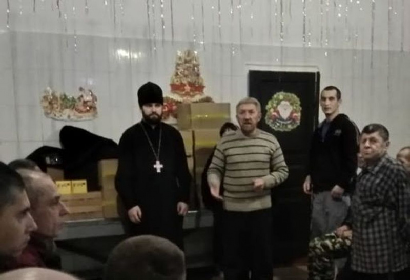 Рождественский визит клирика Свято-Пантелеимоновского храма г. Миллерово иерея Георгия Лукащук и работников социальной службы к больным психо-неврологического диспансера х. Малотокмацкий