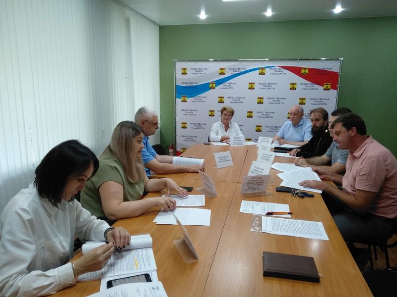 Благочинный Александровск-Грушевского округа принял участие в заседании комиссии Общественной палаты города Шахты
