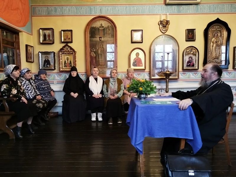 В храме Владимирской иконы Божией Матери продолжаются систематические занятия по библеистике