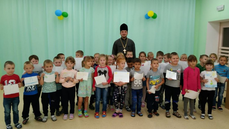 Беседа со священником в детском саду