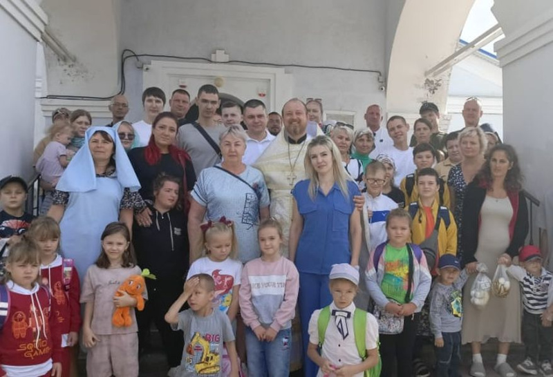 Акция «Поможем собраться в школу» прошла в Нолвошахтинске