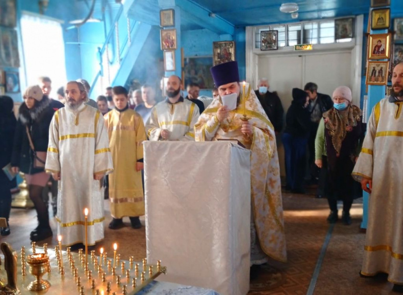В Покровском храме г. Новошахтинска молитвенно почтили память репрессированных казаков 