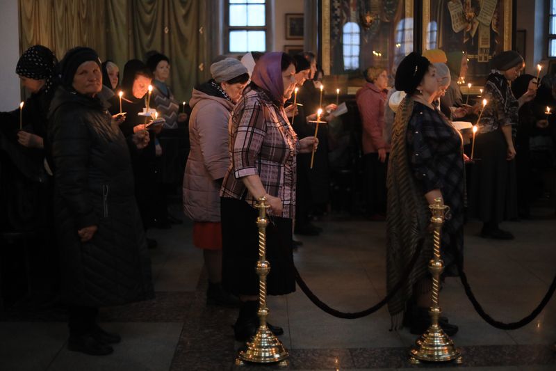 Приход Покровского кафедрального собора г. Шахты продолжает духовную традицию чтения Псалтири в Великий пост