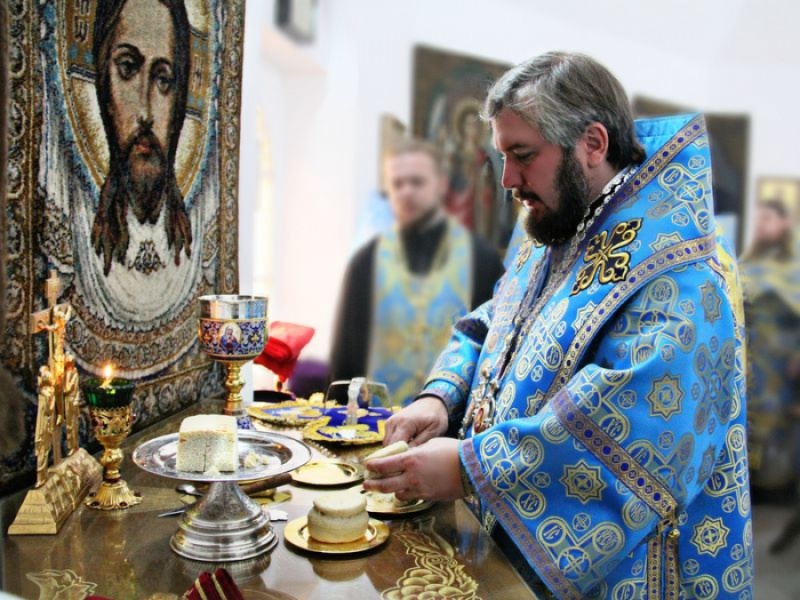 Епископ Симон возглавил Литургию и чин великого освящения храма в честь Донской иконы Божией Матери Донского Архиерейского подворья г. Новошахтинска