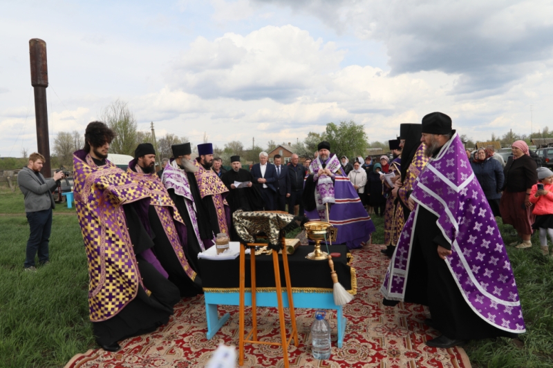 В Кашарском районе Ростовской области епископ Симон вместе с фермерами помолился о благополучии урожая