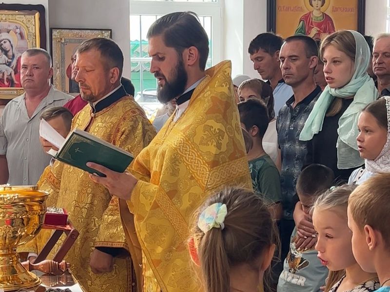 В Свято-Троицком храме отслужили молебен на начало учебного года