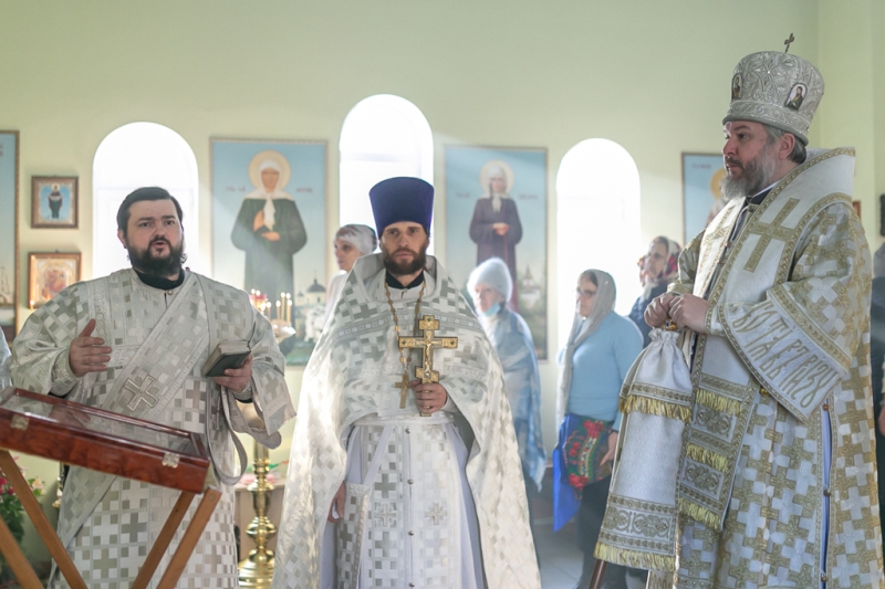 В престольный день Преосвященнейший епископ Симон совершил Божественную литургию в храме праведного Иосифа Обручника города Шахты