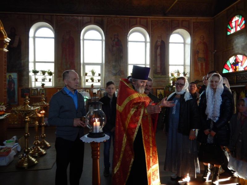 Благодатный огонь встретили в Гуковском благочинии