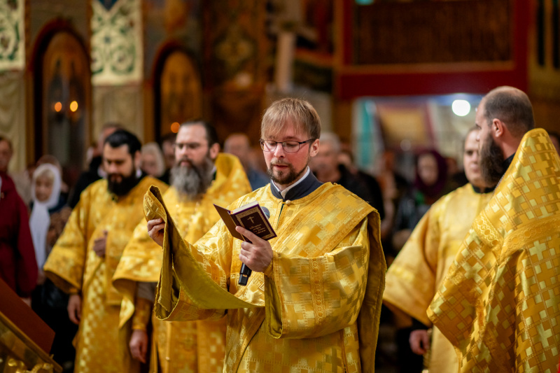 В храмах Шахтинской епархии совершились торжественные богослужения по случаю 15-летия образования Донской митрополии