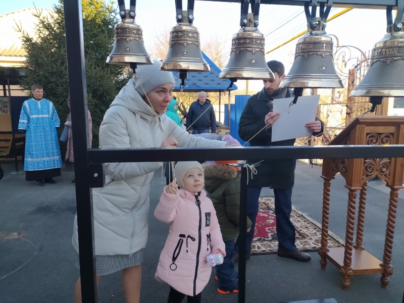 В храме Архангела Михаила п. Каменоломни прошла тематическая выставка «Колокольный звон – голос России»