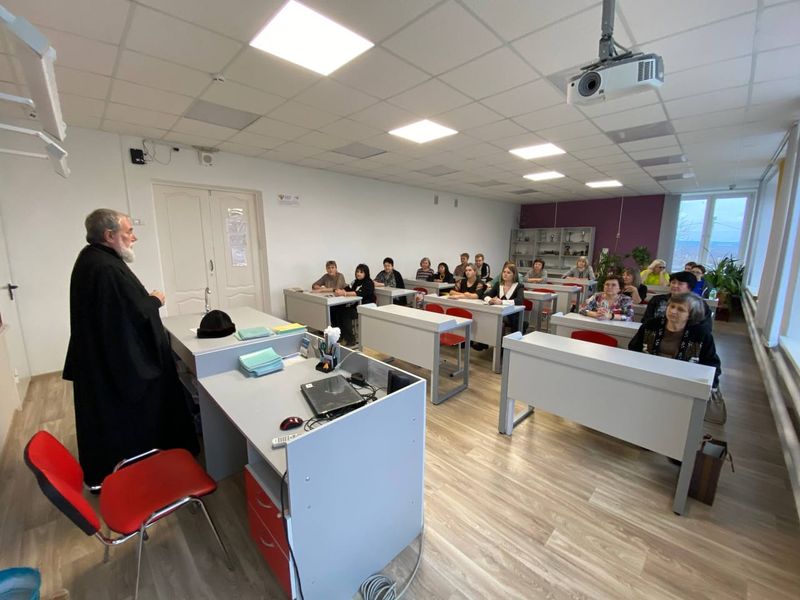 Священник провел духовную беседу с учителями Базковской школы  