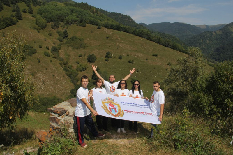 Участники Молодежного совета Шахтинской епархии посетили святые места в предгорьях Домбая