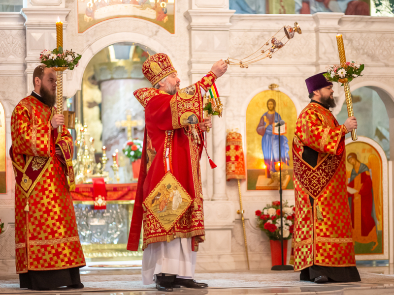 Светлое Христово Воскресение встретили в Покровском кафедральном соборе города Шахты