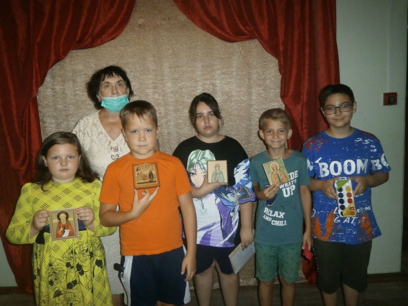 В духовно-просветительском клубе г. Донецка прошел православный час, посвященный дню памяти святых царственных страстотерпцев