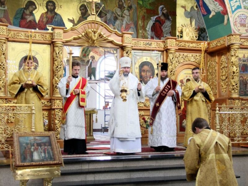 Правящий архиерей Шахтинской епархии епископ Симон совершил всенощное бдение в Покровском кафедральном соборе г. Шахты