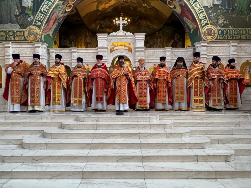 В Александровск-Грушевском благочинии совершили Божественную литургию в день памяти святых Мефодия и Кирилла, день тезоименитства Святейшего Патриарха Московского и всея Руси Кирилла