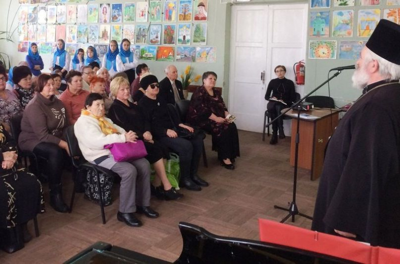 В Центральной городской библиотеке им. А.С. Пушкина г. Шахты прошел творческий вечер духовной музыки «Музыка души и веры»